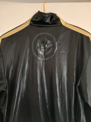 Chaqueta Adidas Negra y Dorada orijinal bordados