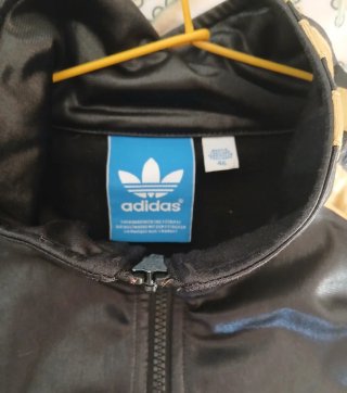 Chaqueta Adidas Negra y Dorada orijinal bordados