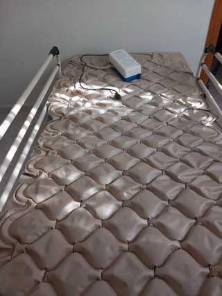 Somier Articulado Eléctrico y colchon antiescaras