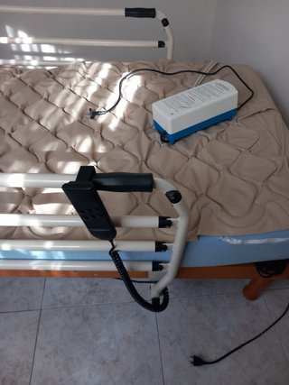 Somier Articulado Eléctrico y colchon antiescaras