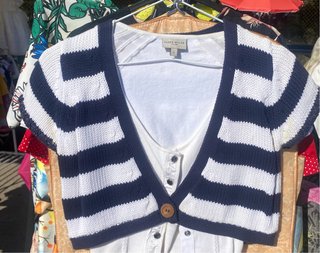 Cárdigan corto rayas azul marino y blanco