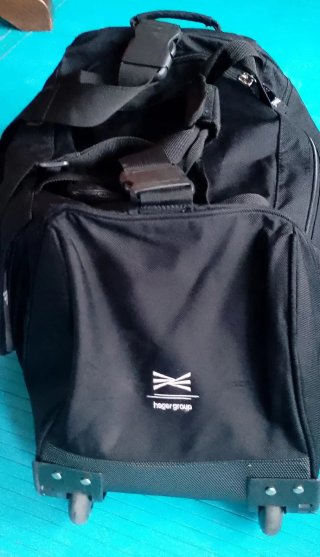 Bolso Maleta con Ruedas Negro