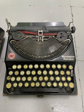 Máquina de escribir Remington Portable antigua