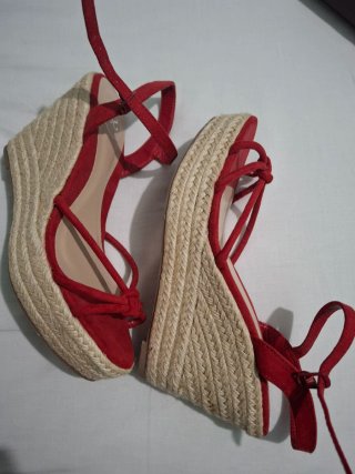Sandalias cuña rojas nuevas