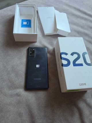 Samsung S20 FE Caja y Accesorios