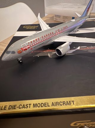 Maqueta Airbus A220-300 Trans-Canada