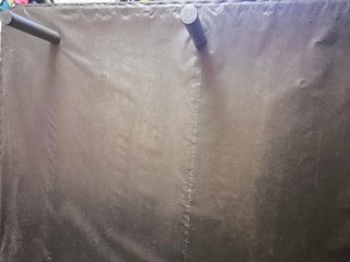 Base tapizada negro casi nueva 3D Con patas