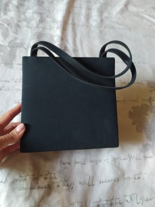 Bolso negro pequeño elegante