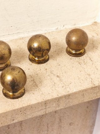 Ocho pomos de bronce para cajones son ocho