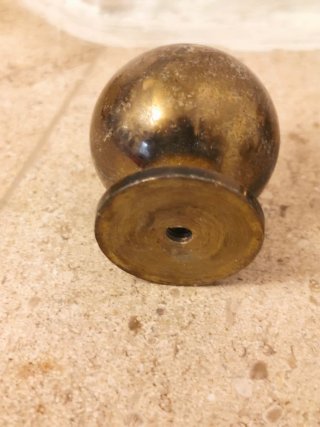 Ocho pomos de bronce para cajones son ocho