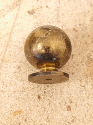 Ocho pomos de bronce para cajones son ocho