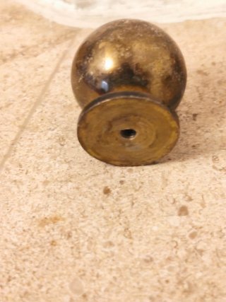 Ocho pomos de bronce para cajones son ocho