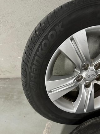 4 Llantas Kia Originales con Neumáticos Hankook