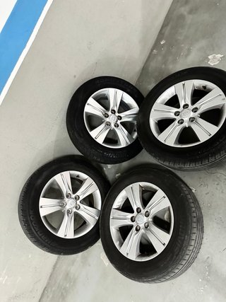 4 Llantas Kia Originales con Neumáticos Hankook