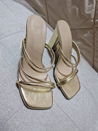 Zapatos Zara Negros y los demás son de shein nuevo