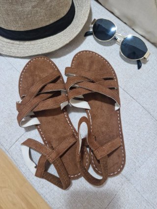 Zapatos Zara Negros y los demás son de shein nuevo