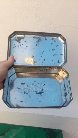 Scatola di latta vintage