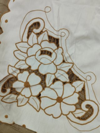 Toalha de mesa bordada floral. Manual. Antiguidade
