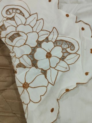 Toalha de mesa bordada floral. Manual. Antiguidade