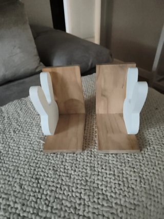 Sujetalibros de madera con conejitos