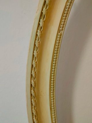 Marco Ovalado Madera Beige y Dorado