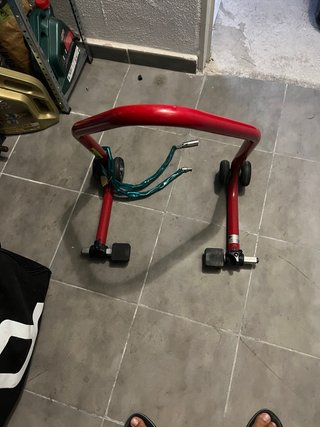 Caballete universal para motos se regala candado .