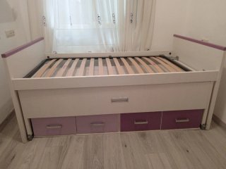 Cama compacta con cajones y colchones