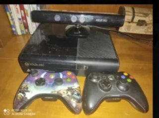 Xbox 360 con Kinect y 2 mandos