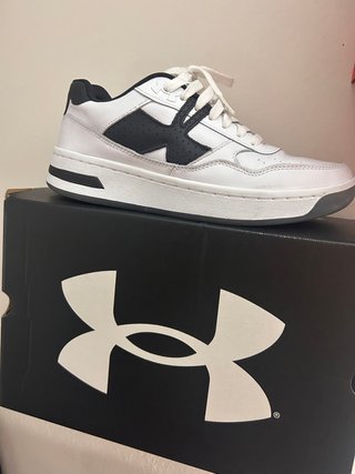 Zapatillas Under Armour Blancas y Negras