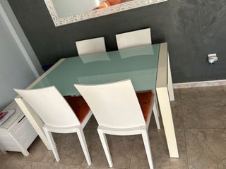 Mesa de comedor cristal estensible y sillas 4