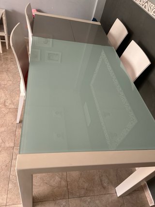 Mesa de comedor cristal estensible y sillas 4