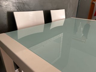 Mesa de comedor cristal estensible y sillas 4