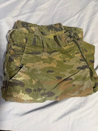 Pantalón boscoso pixelado