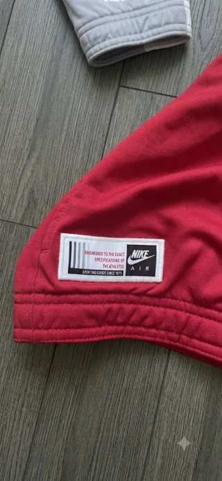 Chaqueta Nike Y2K Roja y Gris