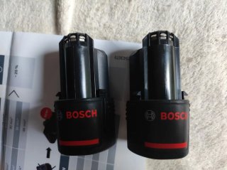 NUEVOS Cargador Bosch GAL 12V-40 y 2 Baterías 12V