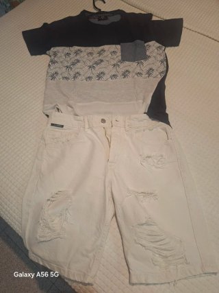 Conjunto chico camiseta y shorts rotos