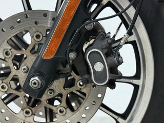 HARLEY DAVIDSON SPORTSTER 883 ROADSTER