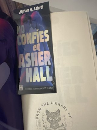No confíes en Asher Hall