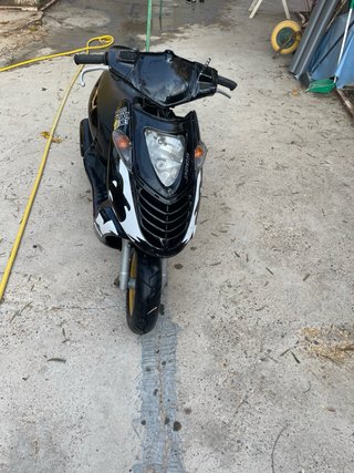 Escúter Aprilia 49cc Negro y Blanco