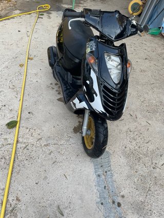 Escúter Aprilia 49cc Negro y Blanco