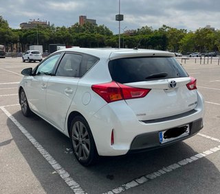 Toyota Auris Hybrid 2014