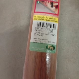 Perfiles para suelo laminado castaño