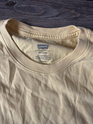 Camiseta Levis amarillo pastel Talla M