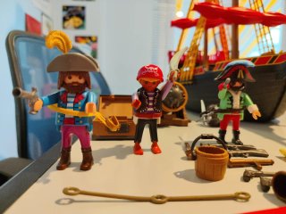 Barco Pirata Playmobil 4424 con Figuras