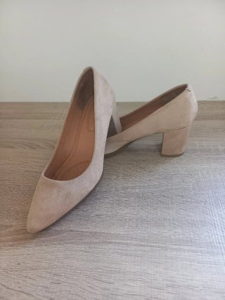 Zapatos de tacón beige
