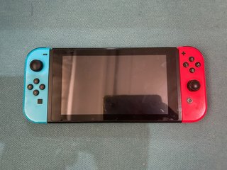 Nintendo Switch Estándar + Accesorios