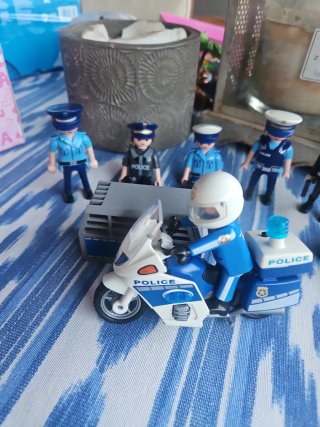 Moto Policía y 6 Policías Playmobil Furgon