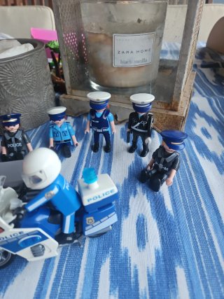 Moto Policía y 6 Policías Playmobil Furgon