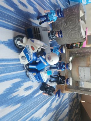 Moto Policía y 6 Policías Playmobil Furgon