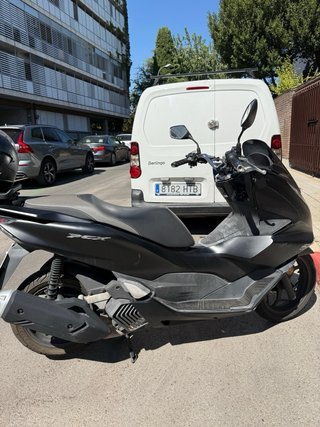 Honda PCX 125cc 2021 - 13.200 km. Falta reparacion